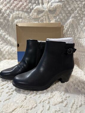 Clarks Black Leather Ankle Booties with Side Zip #709